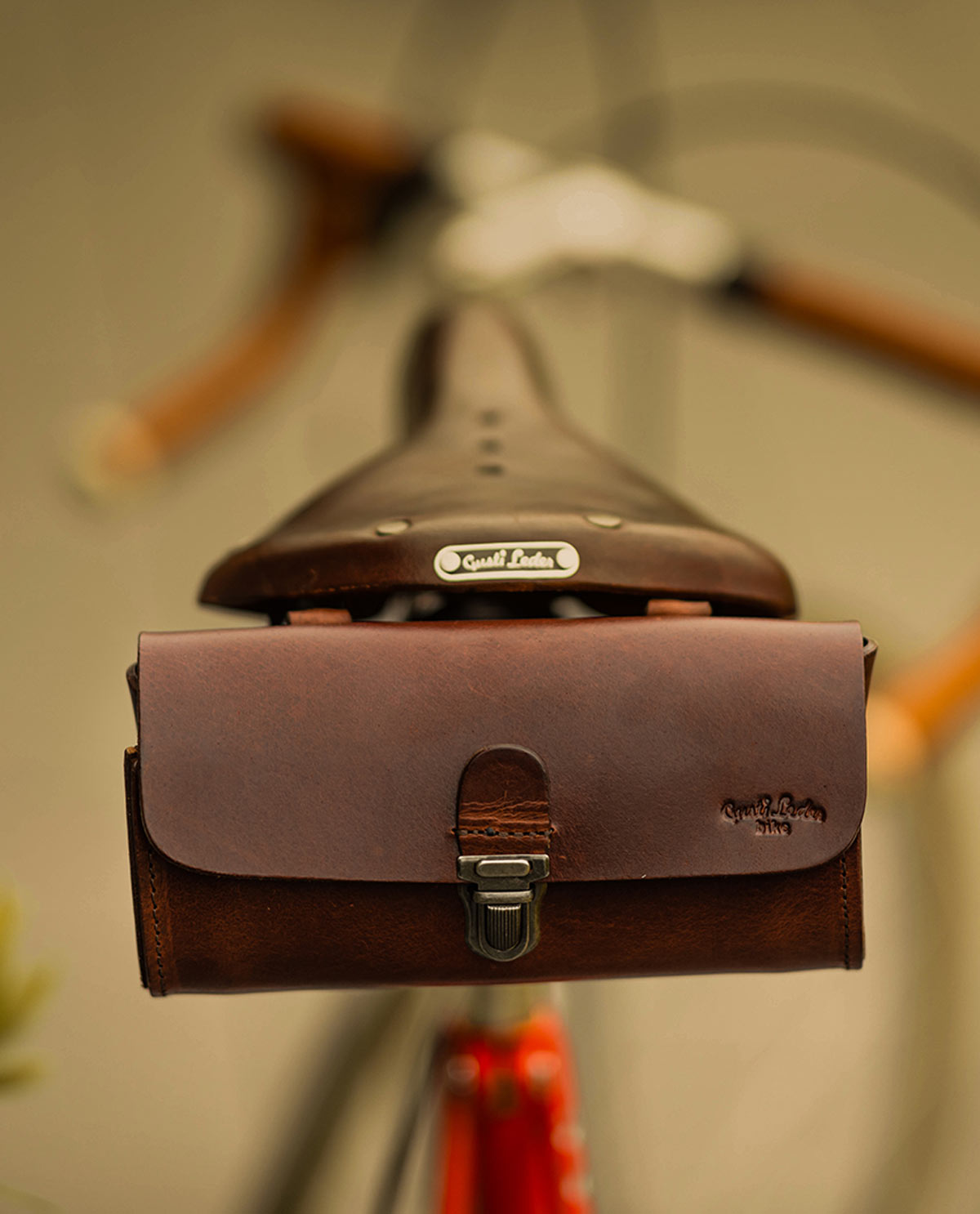 Fahrradtasche Raymond aus Leder bei Gusti-Leder – Gusti Leder