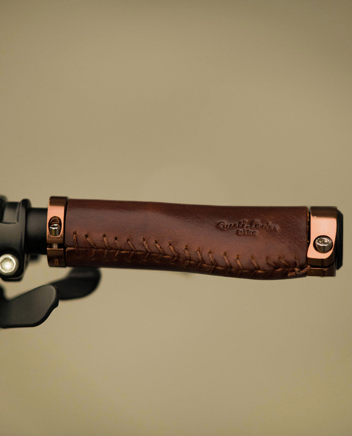 fahrradgriffe aus leder Fahrradgriffe "Phil A." aus Leder bei Gusti-Leder – Gusti Leder